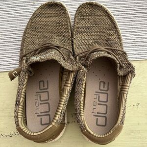 Hey dude. Black and khaki size 9. Like new.